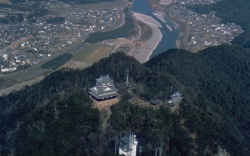 標高329ｍ、山頂に岐阜城がそびえる街のシンボル