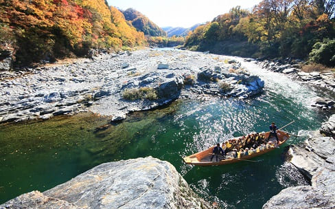長瀞の渓谷美を昔ながらの和舟で満喫！