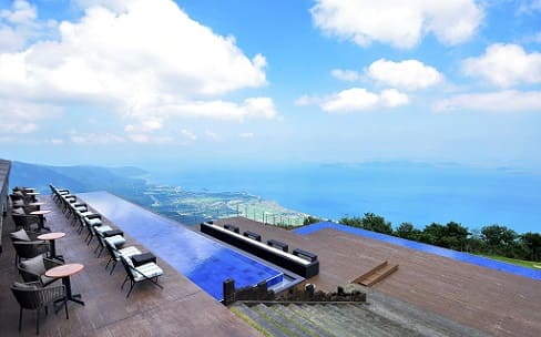 天空から琵琶湖を一望、非日常空間