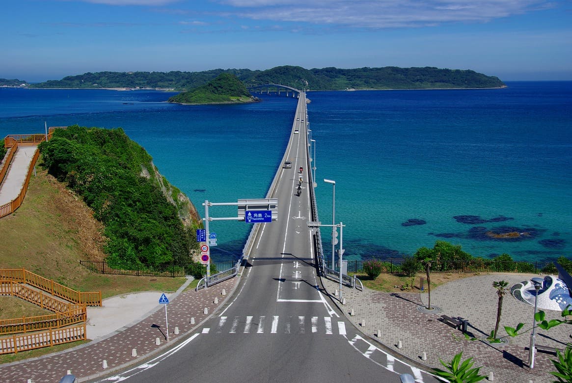 海の上を飛んでいるような気持ちよさ！「角島大橋」