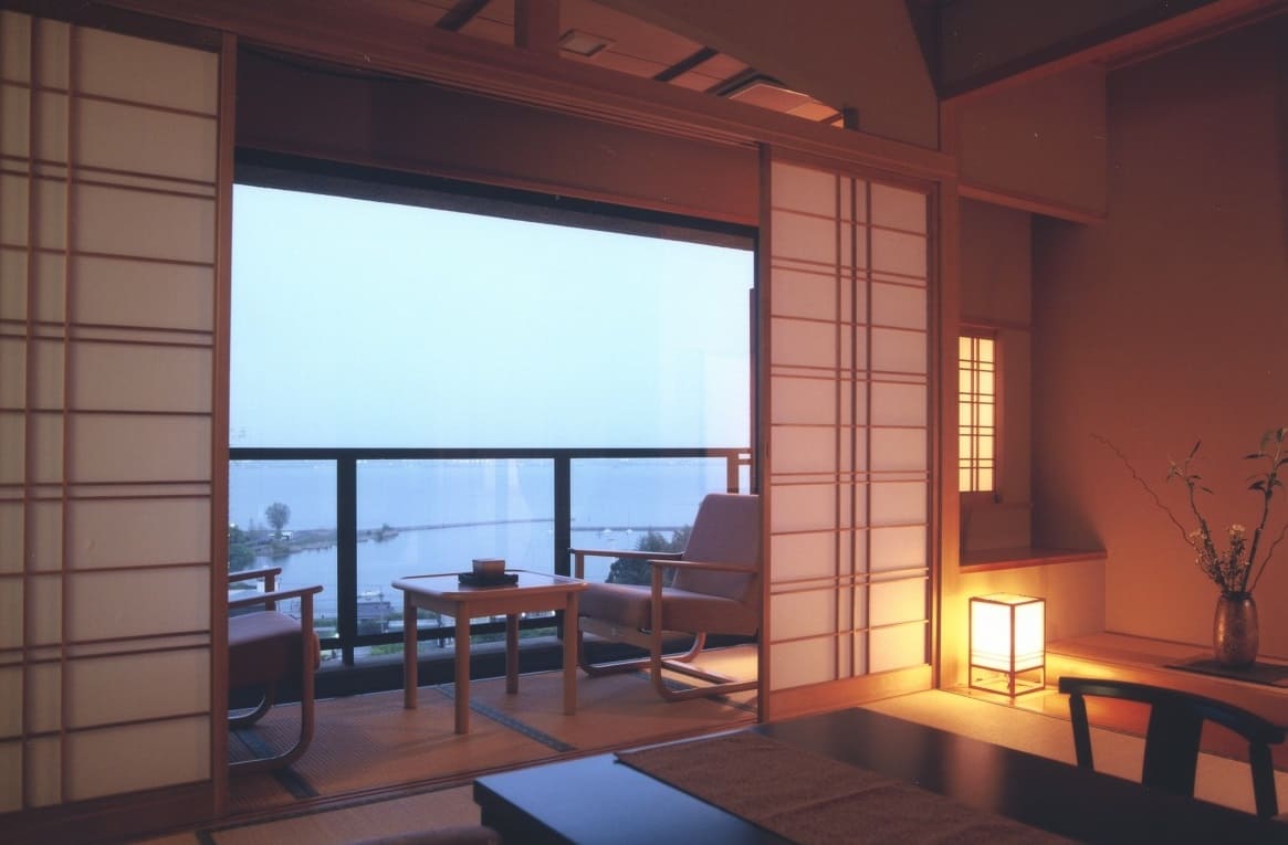 すべてのお部屋が、贅沢な「琵琶湖ビュー」