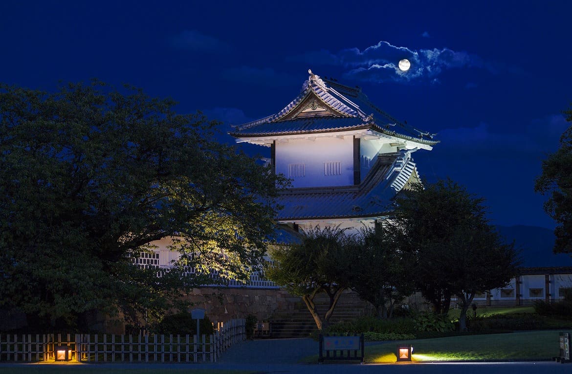 幽玄の世界へ「金沢城公園の夜間開園」