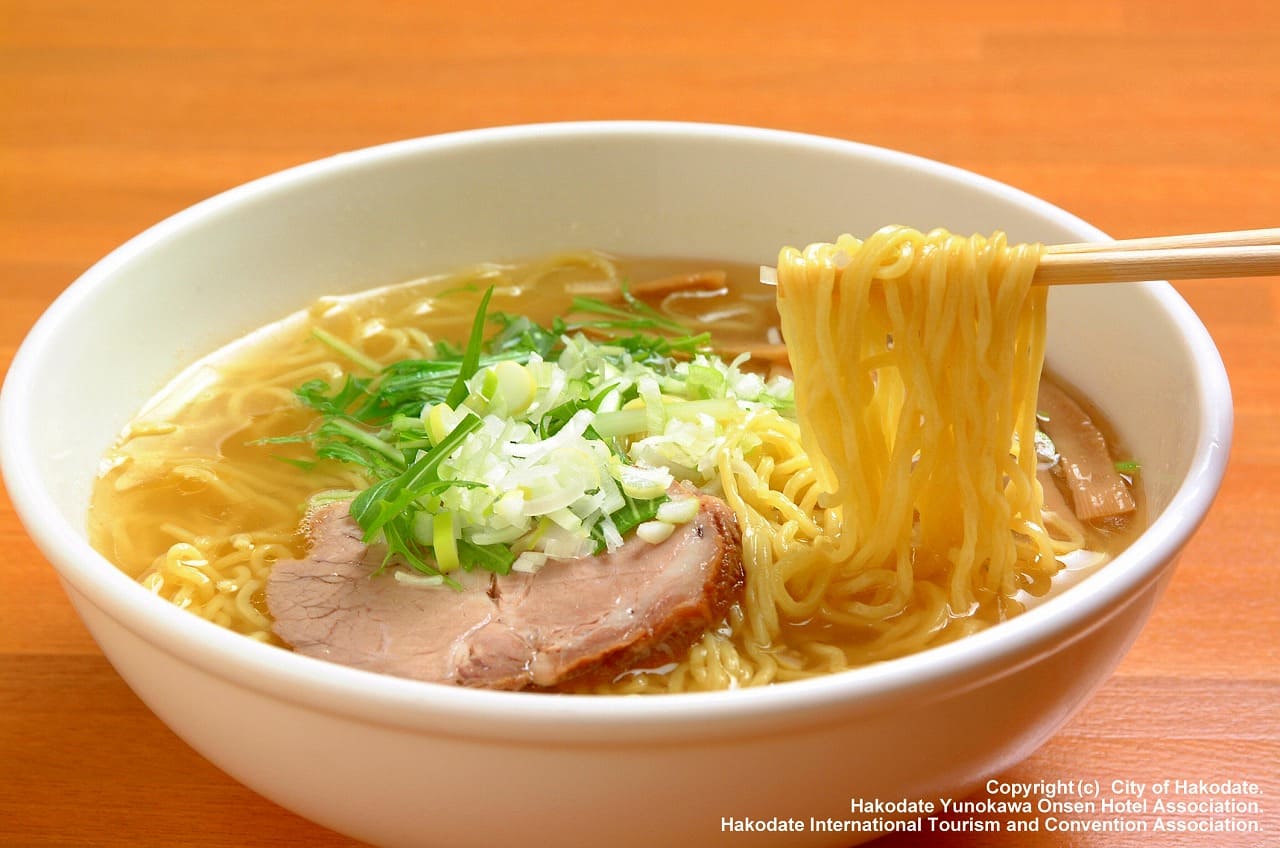 一日の〆はコレ！本場「函館塩ラーメン」