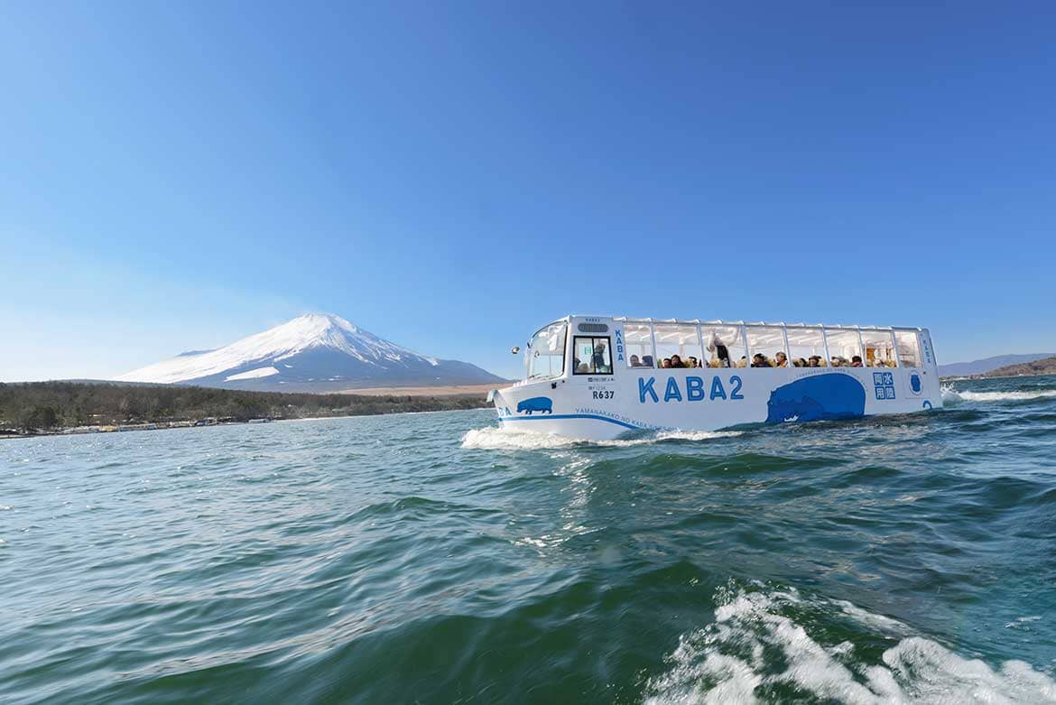 富士山の日(2/23)特別企画。水陸両用バスが河口湖駅でお出迎え! 期間限定「山中湖スプラッシュツアー」開催