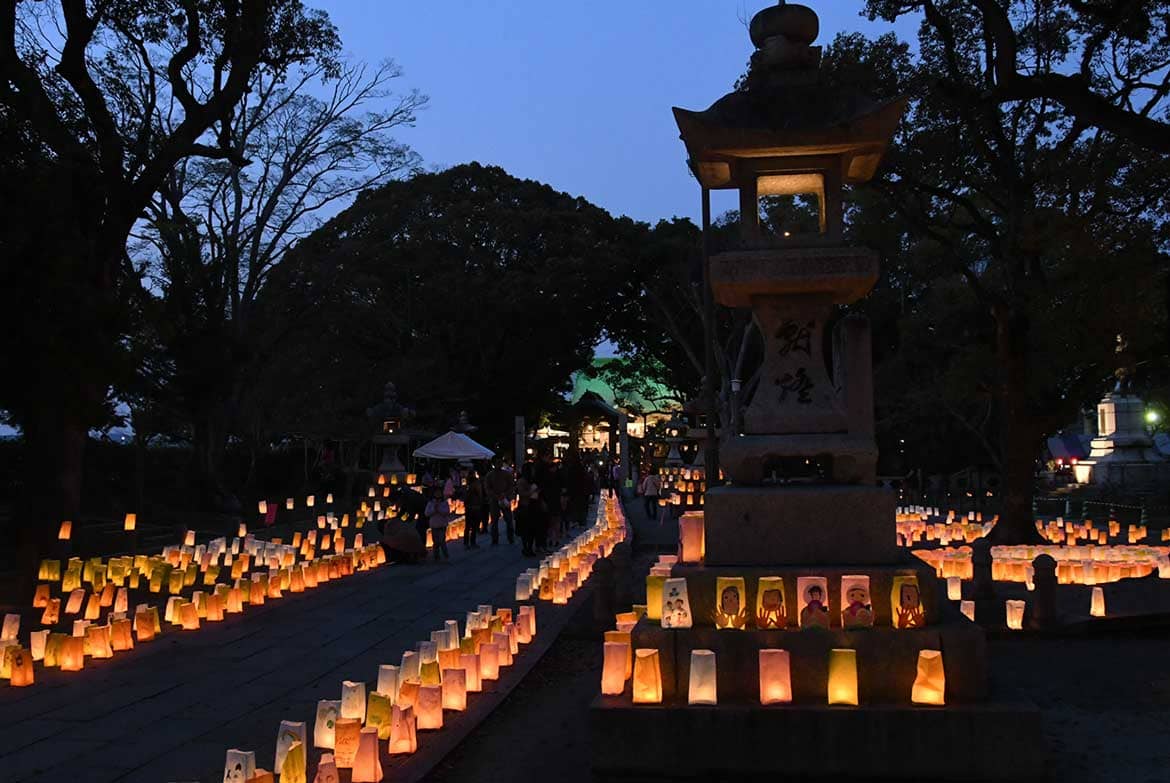 福岡県久留米市、全国総本宮をライトアップした幻想的な空間でコンサートを開催