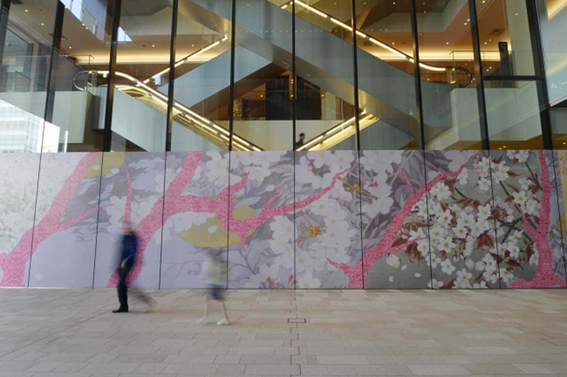 アートの街・京橋で圧倒的スケールのお花見体験! 若手日本画家たちの桜の絵画でビルをラッピング