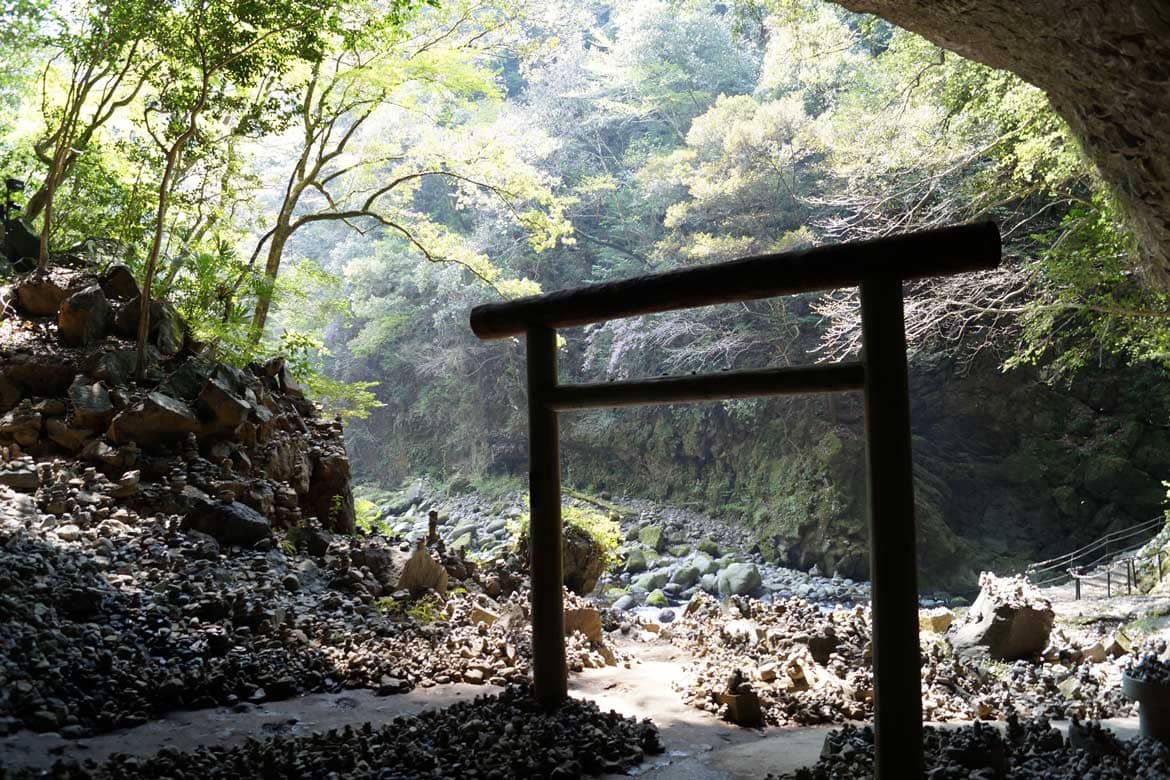 天照大御神が身を隠したとされる「天岩戸神社・天安河原」