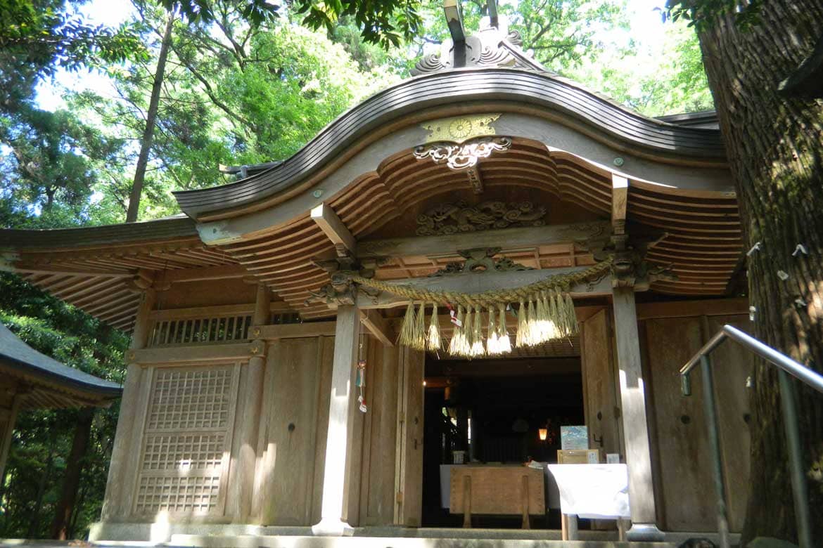 天孫降臨の地で神秘なる空気に包まれる「槵觸 (くしふる) 神社」