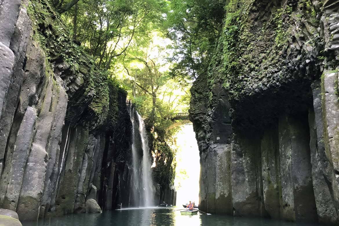 自然がもたらした壮大な造形美。「高千穂峡」