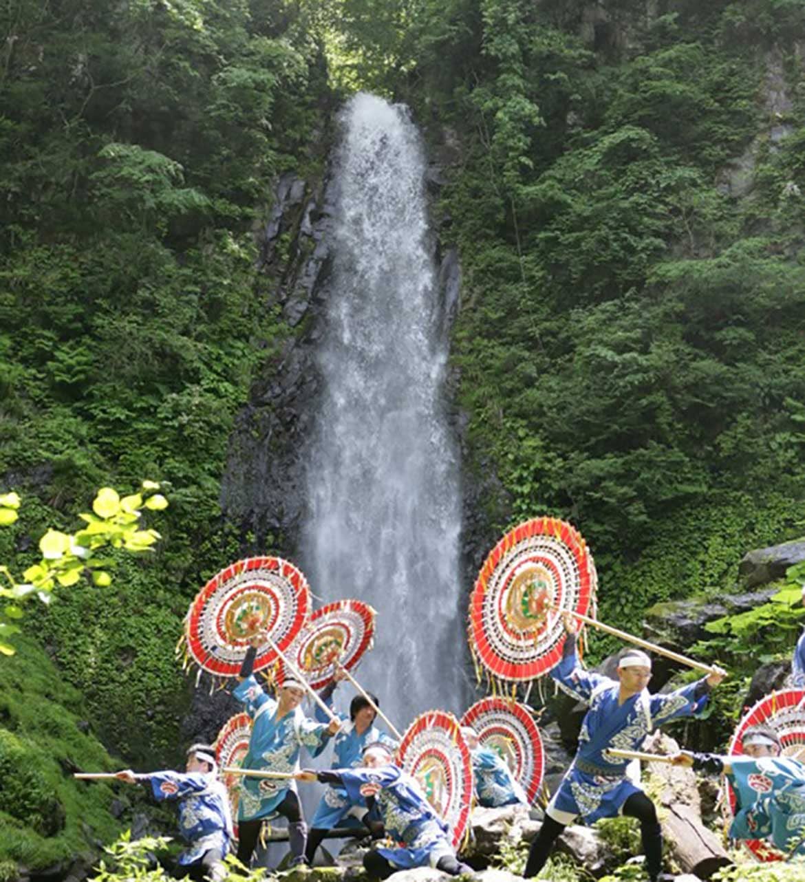 マイナスイオンで気分爽快！清涼感溢れる鳥取県の滝の名所