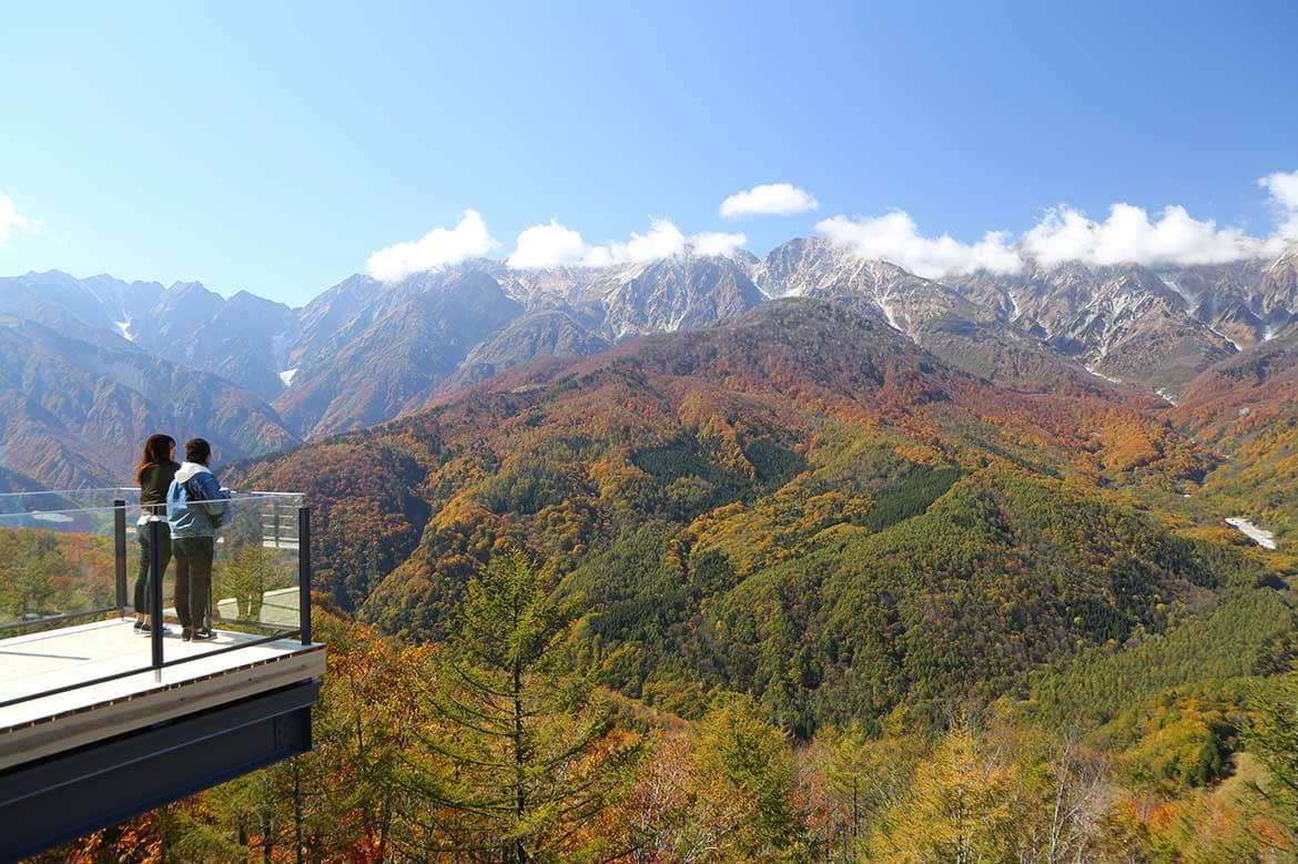 コートヤード・バイ・マリオット 白馬、HAKUBA MOUNTAIN HARBORを貸し切り紅葉に染まる北アルプスの絶景体験プランを発売