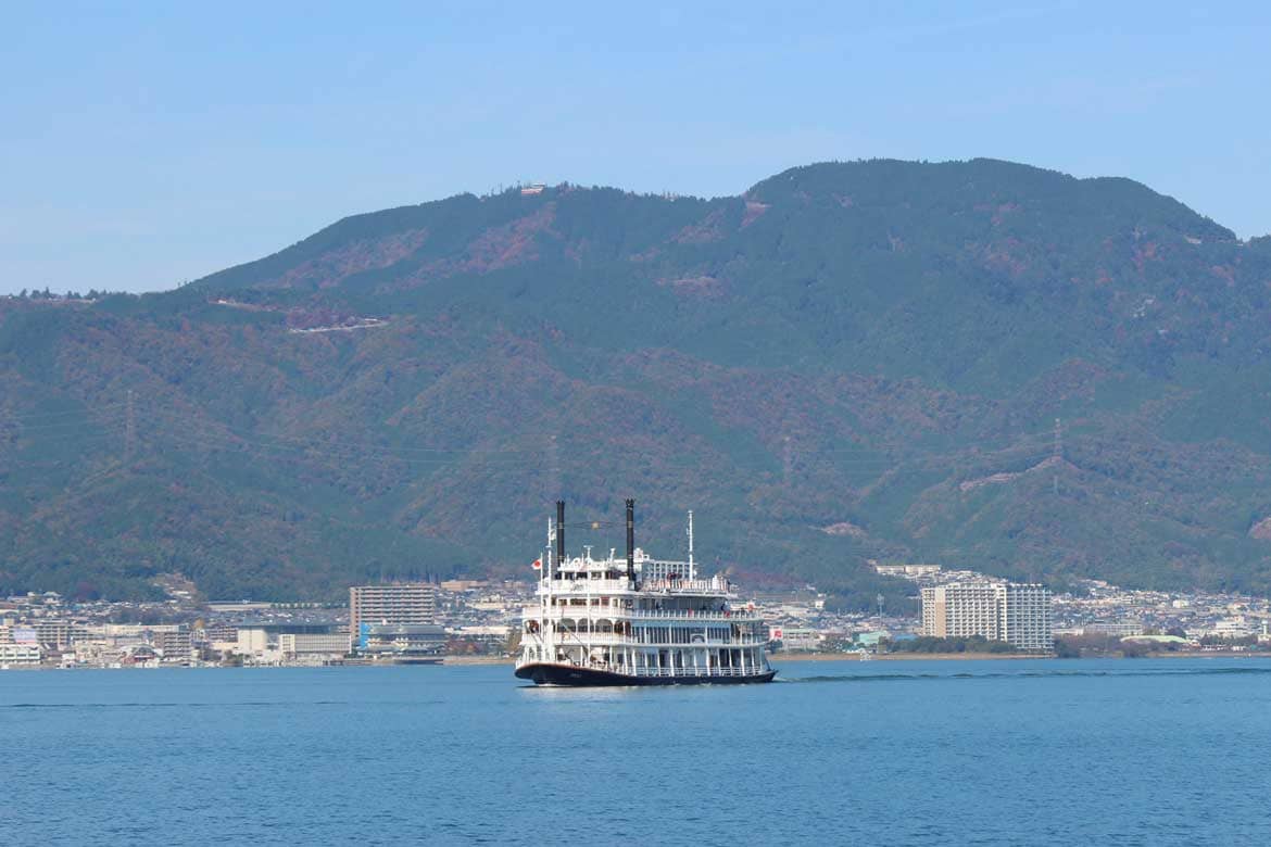 優雅に気軽に爽快クルージング。湖上で360度の絶景を楽しむ「琵琶湖汽船」