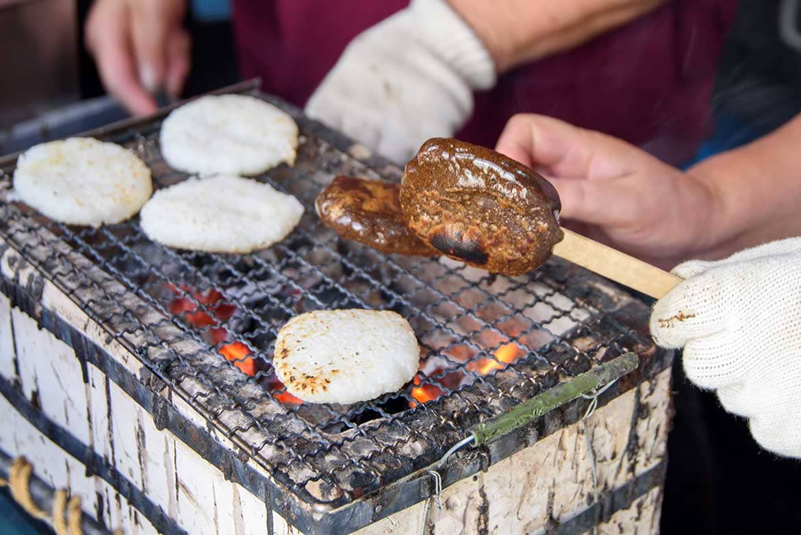 【岐阜県】飛騨伝統のあぶらえを使った五平餅に「うんま！」連発。これぞ知る人ぞ知る「真実の食べ物」