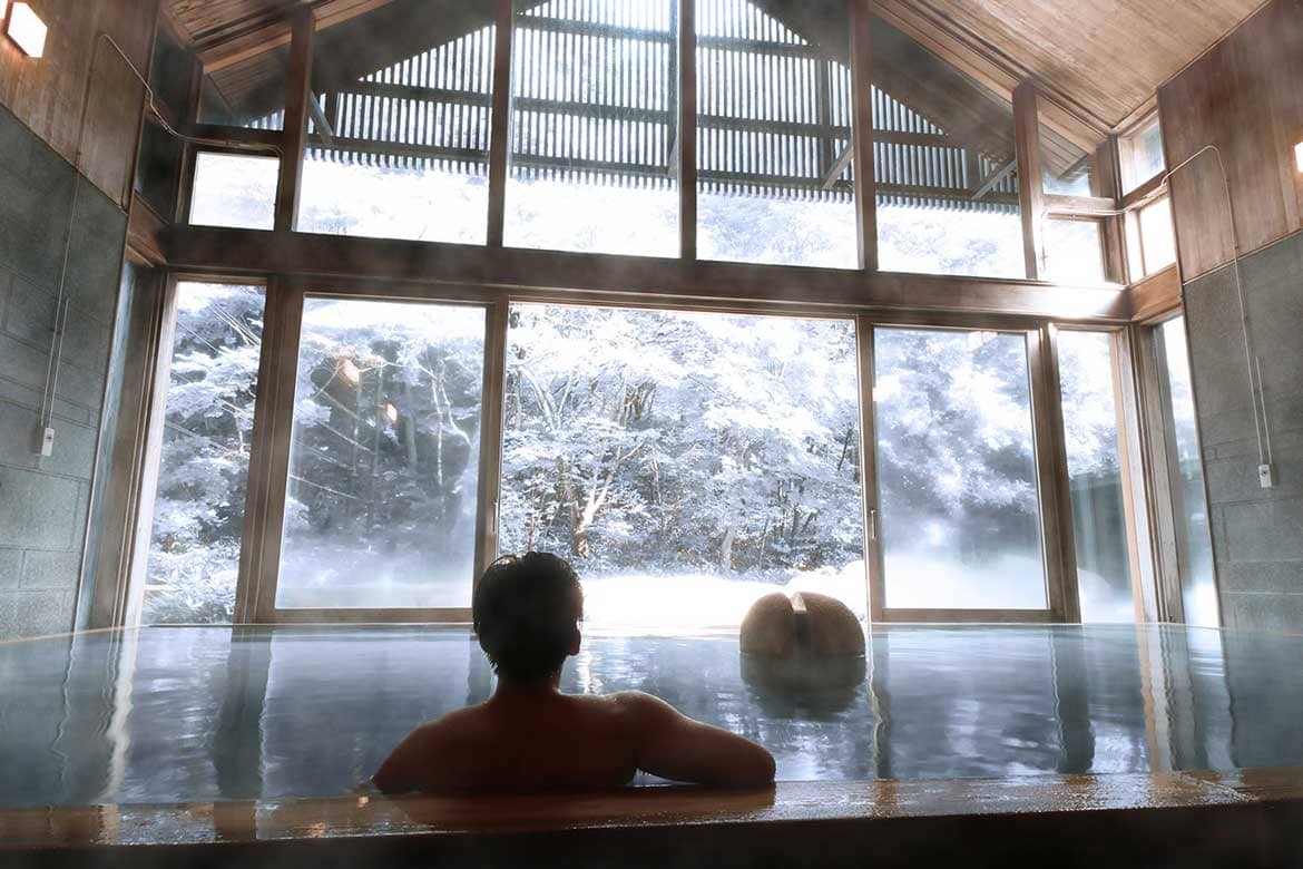 星のや軽井沢、冬の軽井沢で過ごすラグジュアリーな温泉滞在を提案