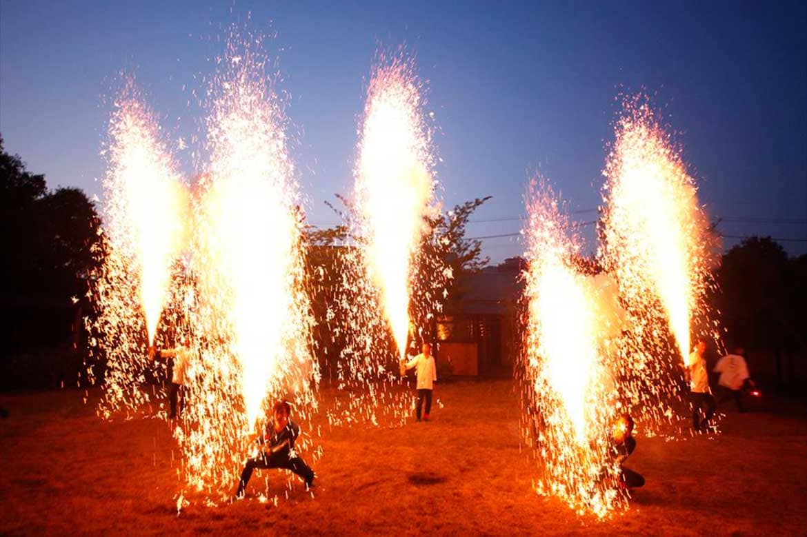 星野リゾート 界 遠州、遠州手筒花火の保存会とつなぐ伝統の炎「密にならない冬花火」開催
