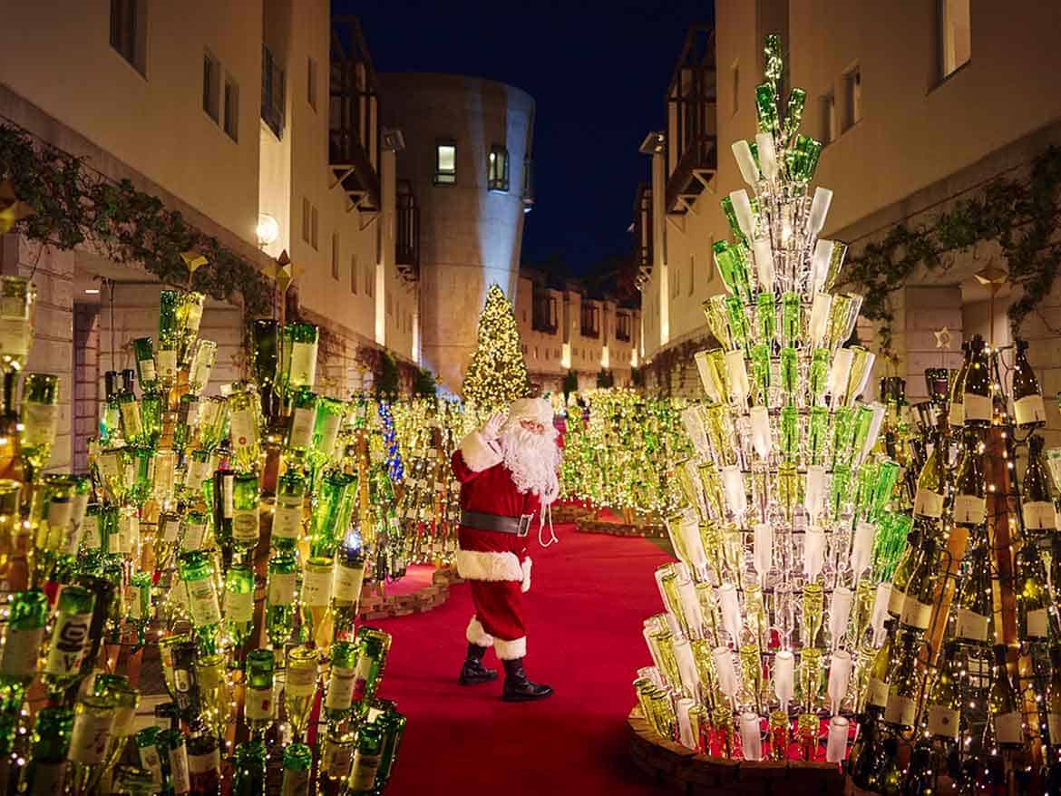 星野リゾート リゾナーレ八ヶ岳、1万2千本のワインボトルが輝く「ワインクリスマス」12/1～25開催