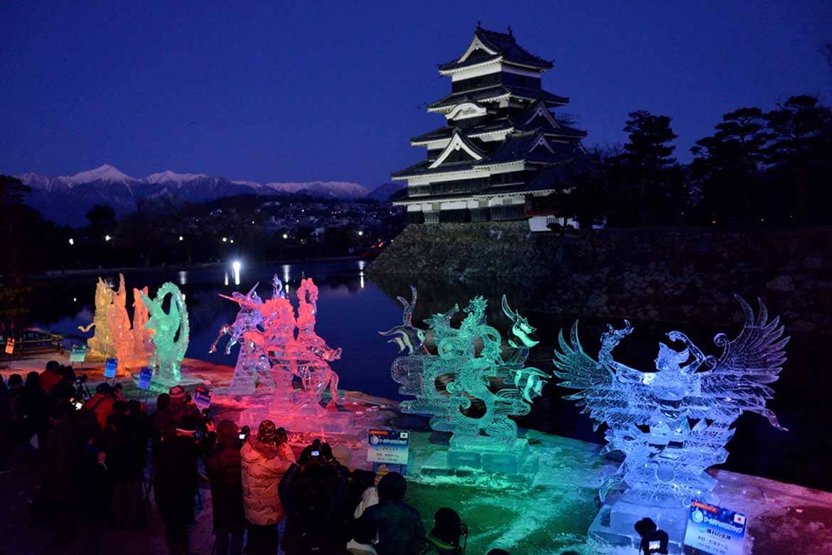 トップレベルの氷彫刻師が氷像の技術と芸術性を競い合う「国宝松本城氷彫フェスティバル2021」1/20より開催！