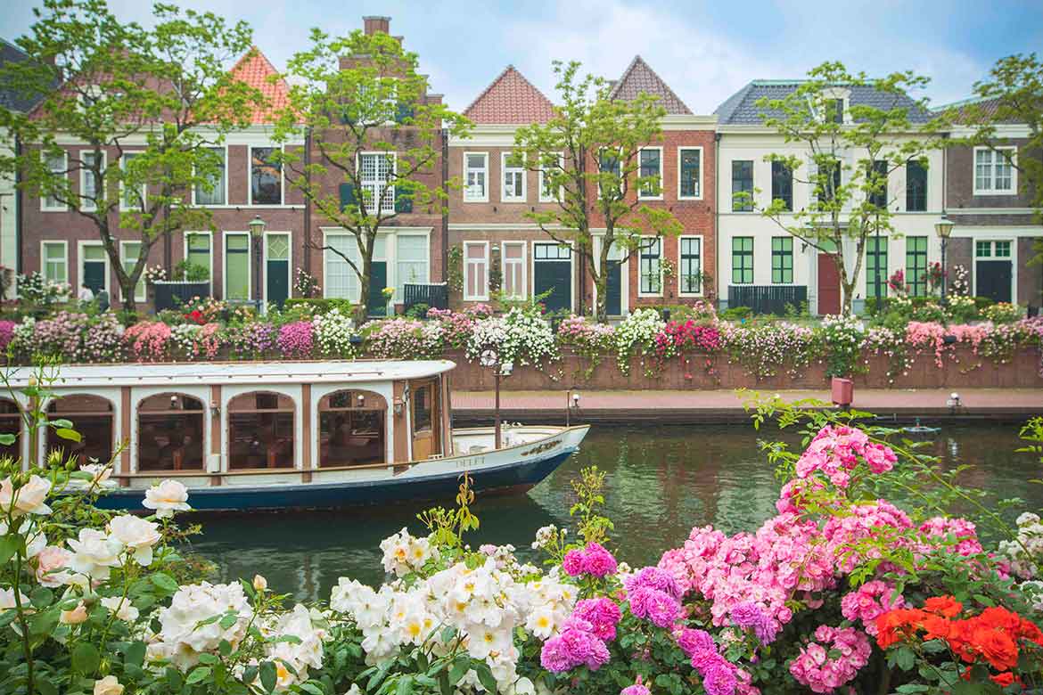 ハウステンボス、街中がバラの世界へ。ヨーロッパの街並みが最も華やぐ贅沢なひととき