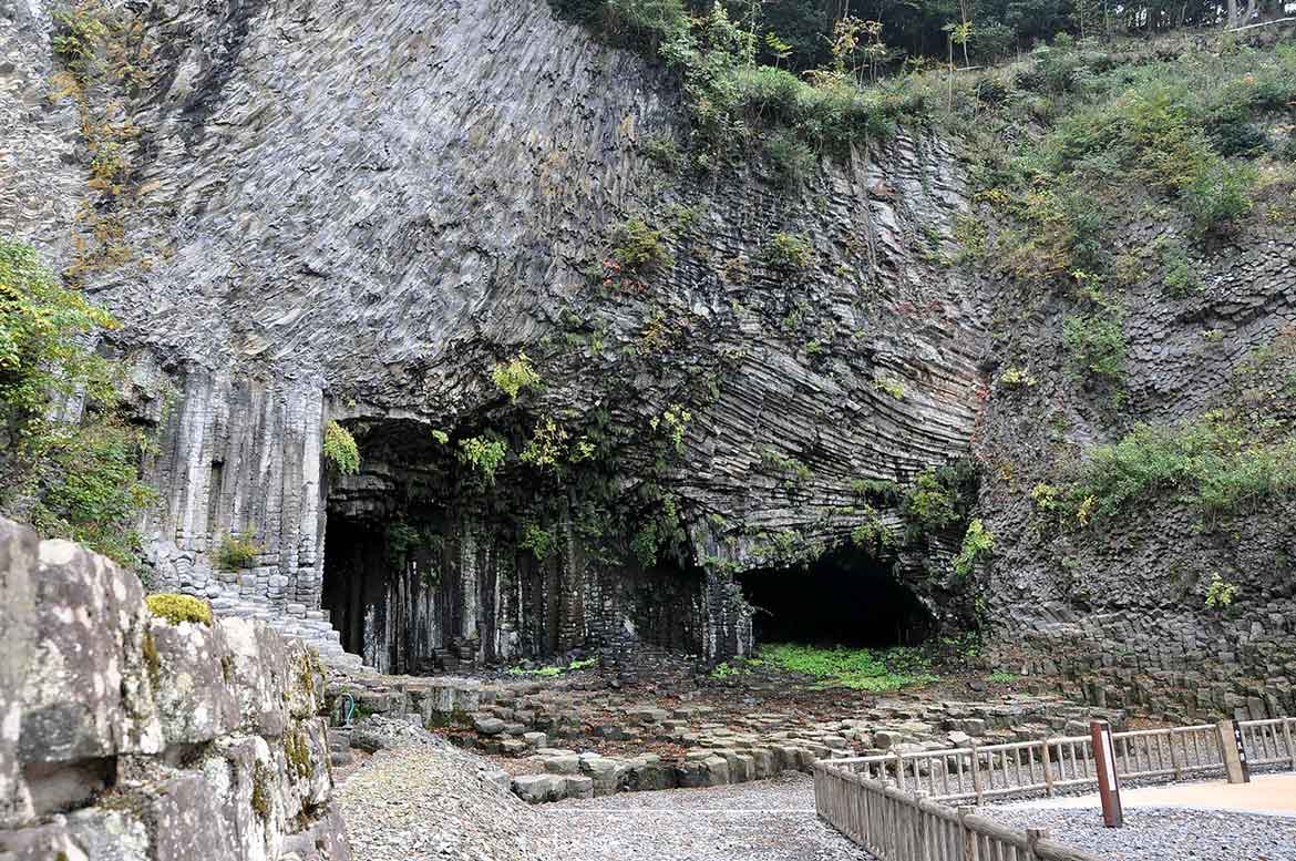 160万年前の地球が創った圧巻の美「玄武洞公園」【豊岡市】