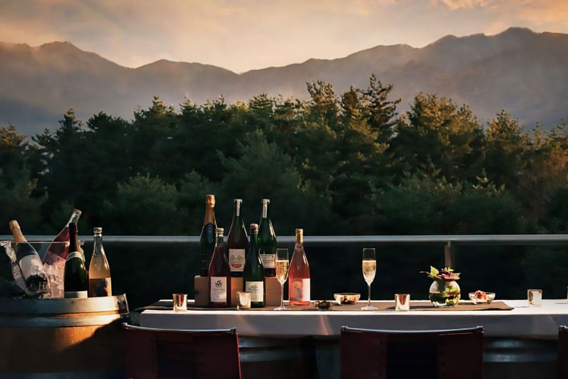 リゾナーレ八ヶ岳、スパークリングワインを飲みながら夏の夕暮れ時を過ごす「八ヶ岳夕涼みアペロ」開催