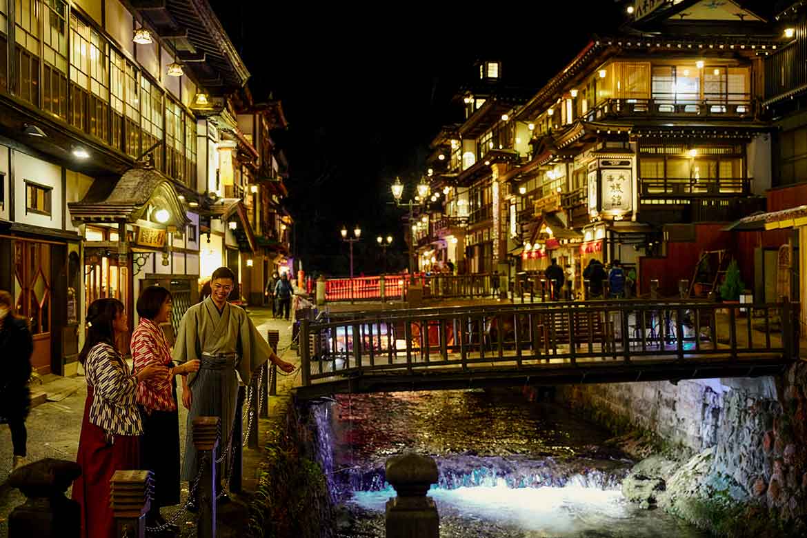 銀山温泉街をプロジェクションマッピングやライトアップで彩る「銀山温泉 千年廻廊2021」9/6から開催