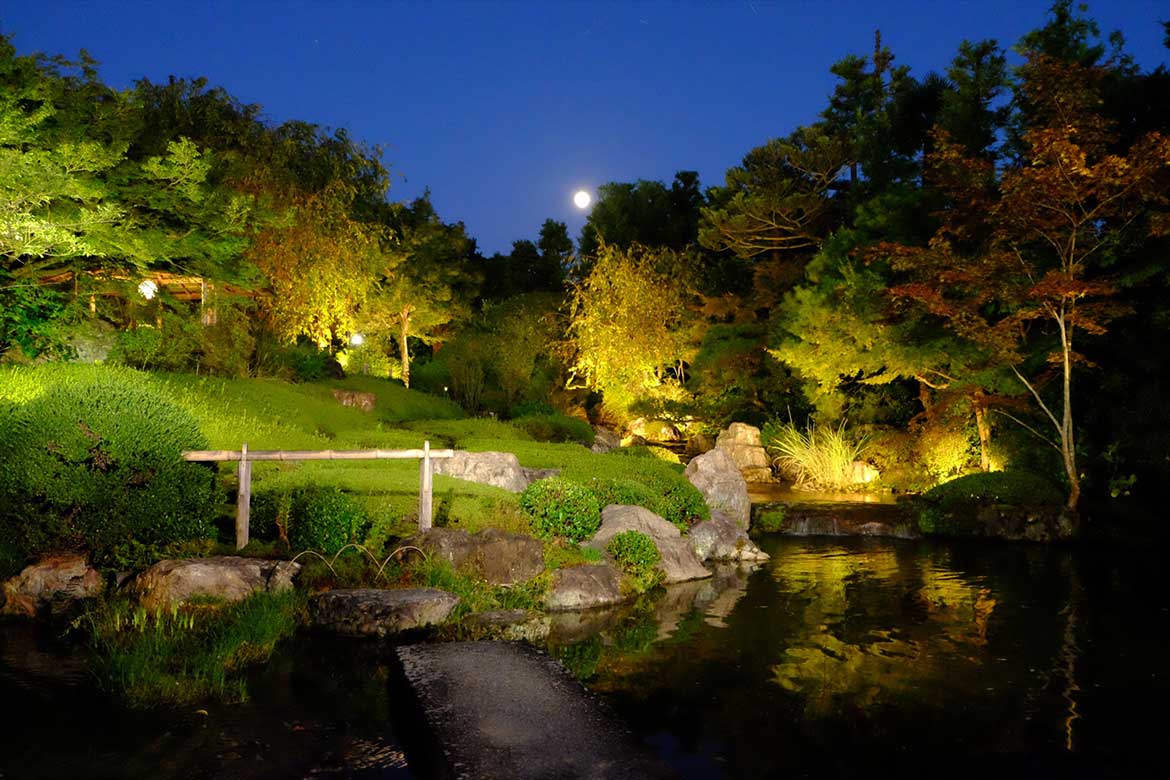 星のや京都、夜の妙心寺退蔵院を貸し切り！月夜に照らされる紅葉を楽しむディナープラン「月夜の薄紅葉狩り」開催