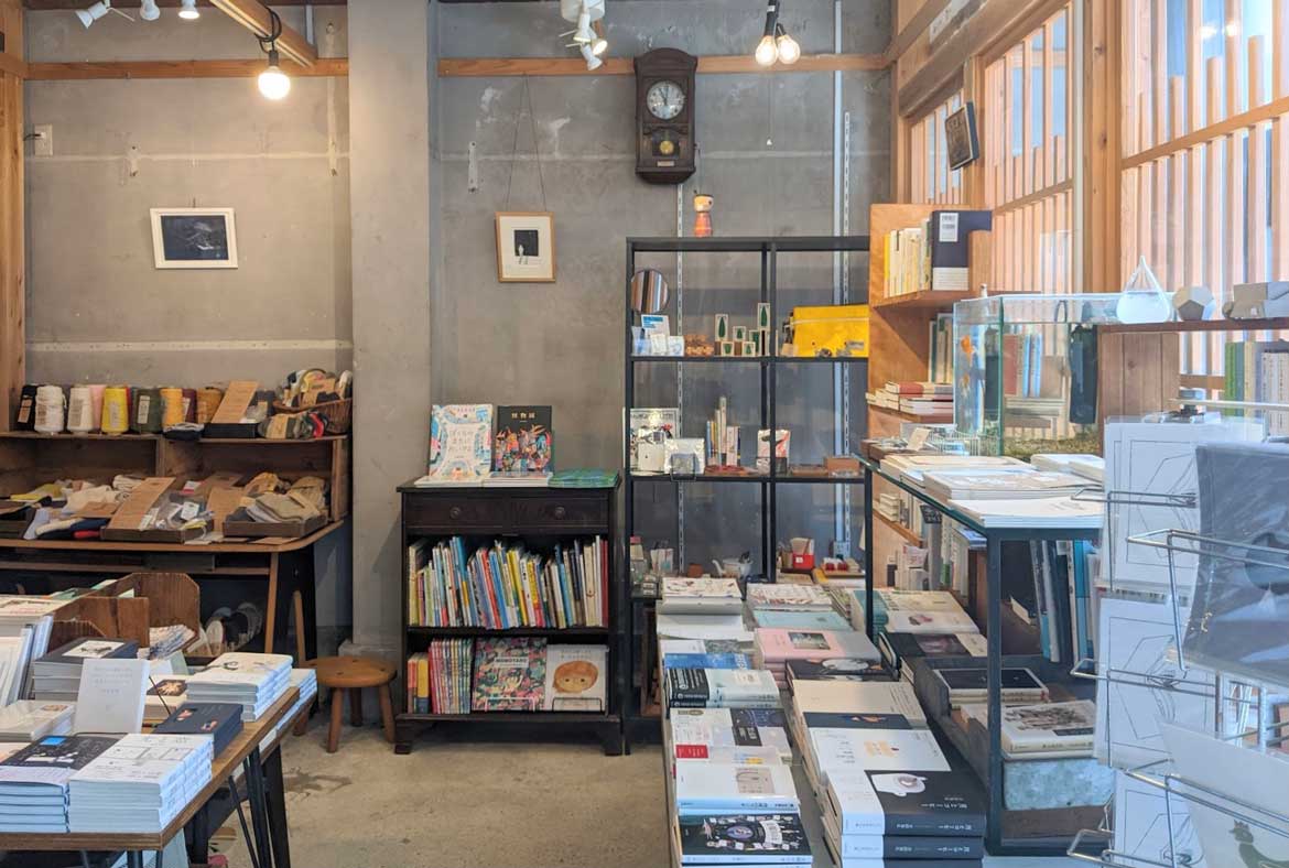 いつ行っても、宝物と出会えるすてきな本屋「とほん」