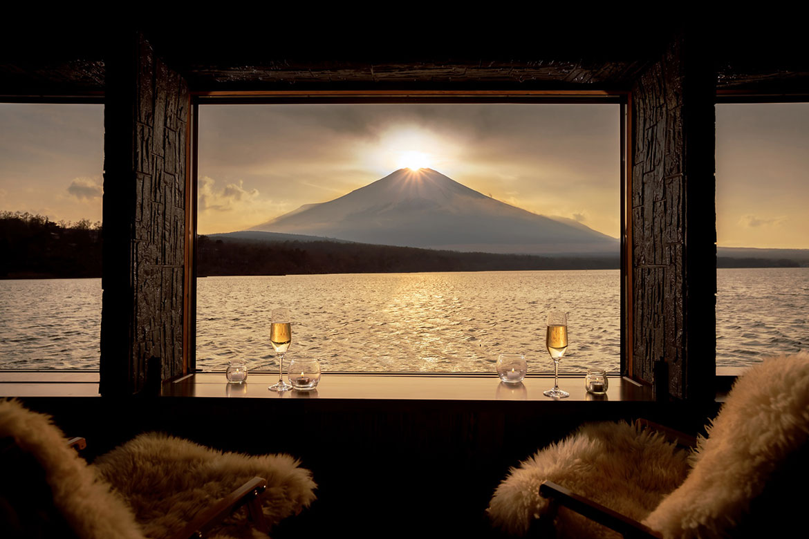 星のや富士、富士山の山頂と太陽が重なる“ダイヤモンド富士”を貸切船から眺める「湖上の絶景アペリティフ」開催