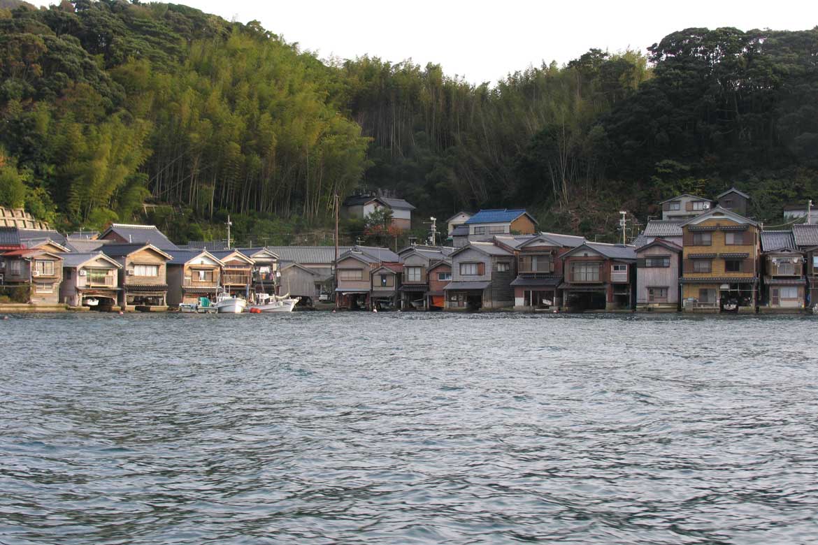 伝統的な舟屋が並ぶ風景は圧巻「伊根の舟屋群」
