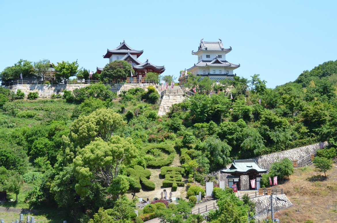 村上海賊（水軍）の資料を展示する城型の資料館「因島水軍城」（因島）