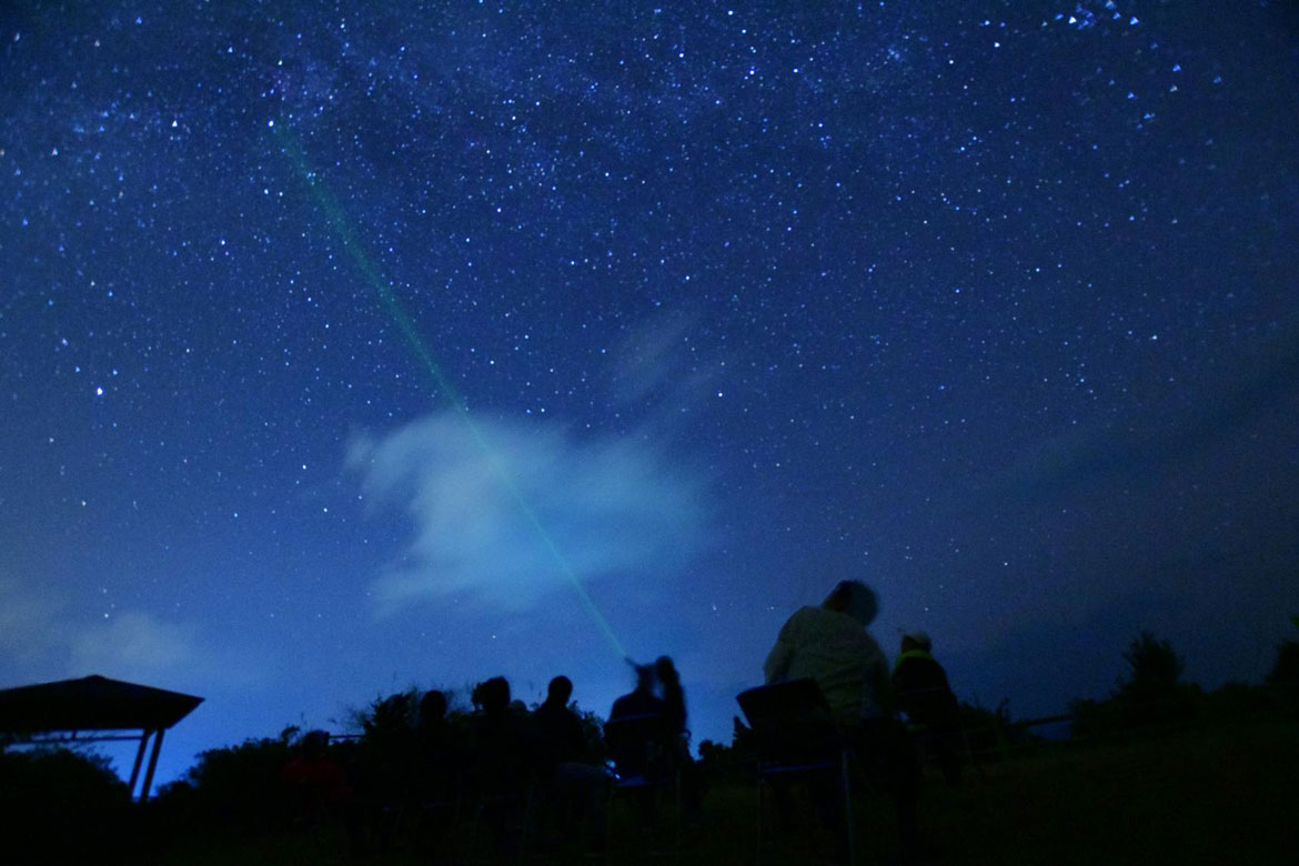 長崎県・新上五島町、祈りの島で満天の星に包まれる秋の夜。五つ星ガイドの会が誘う「上五島星空ナイトツアー」