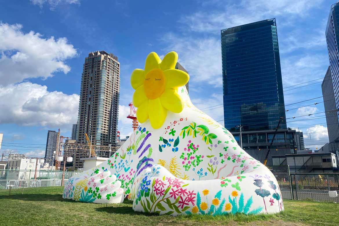 大宮エリーによる初の巨大立体アート作品が、大阪・梅田に登場！座れる 触れる 遊べるアート「お花の妖精 フラワーマン」