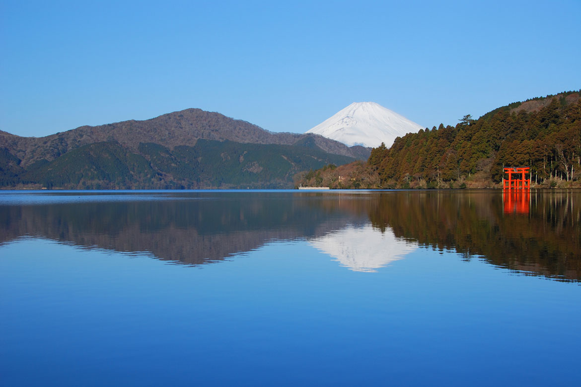 箱根で秋の風情に酔いしれ、湘南で冬の風物詩を満喫するドライブへ