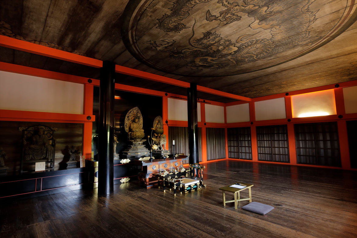 星のや京都、世界遺産・清水寺の重要文化財「経堂」で新年の抱負を書き初めする「今年のわたしの漢字」開催