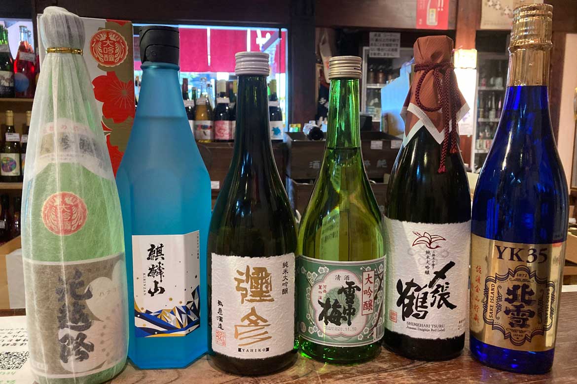 弥彦散策で一杯！地酒愛あふれる店主が営む「酒屋やよい 彌彦神社前店」