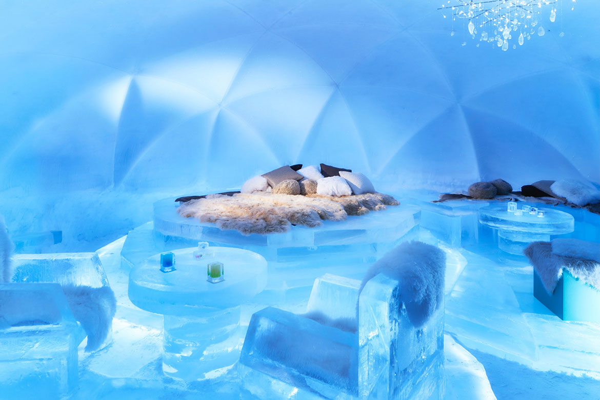トマム、すべてが氷で造られた「氷のホテル」オープン！「氷の露天風呂」も併設した幻想的な世界で冬を満喫