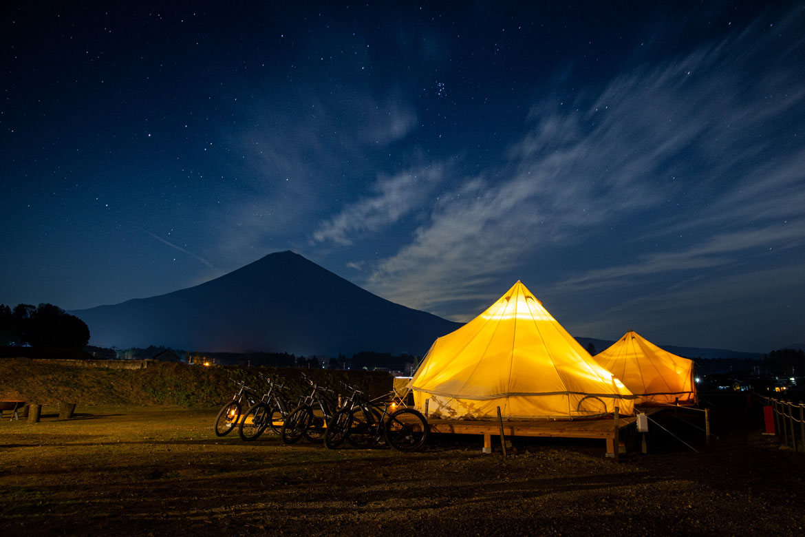 富士山と冬の夜空を満喫。12月～3月限定プライベート星空グランピング「MT. FUJI SATOYAMA VACATION」