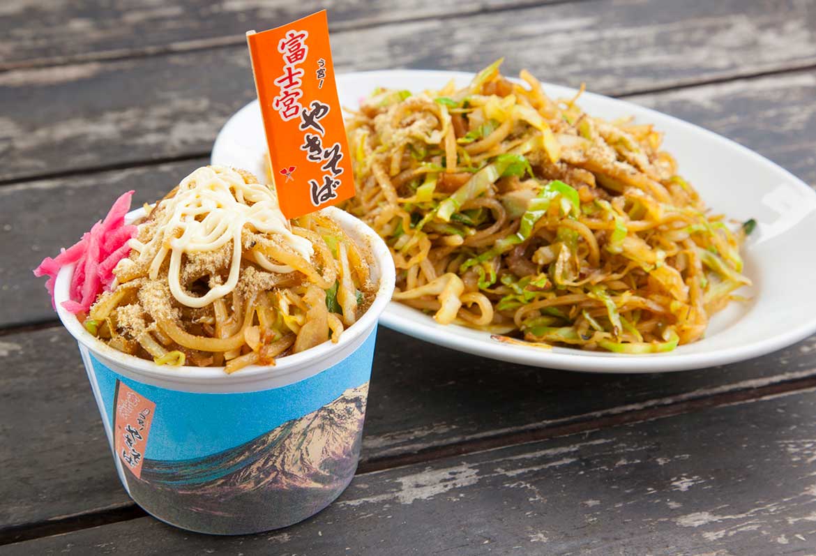 食べてびっくり！モチモチ麺と肉かすが決め手「富士宮焼きそば」