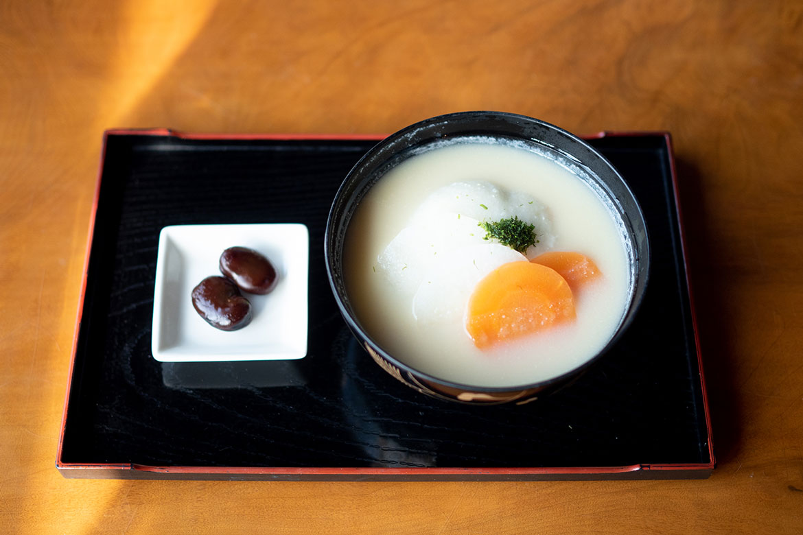 香川の郷土料理「あん餅雑煮」がいつでも食べられる数少ないスポット「桃太郎茶屋」【高松市】