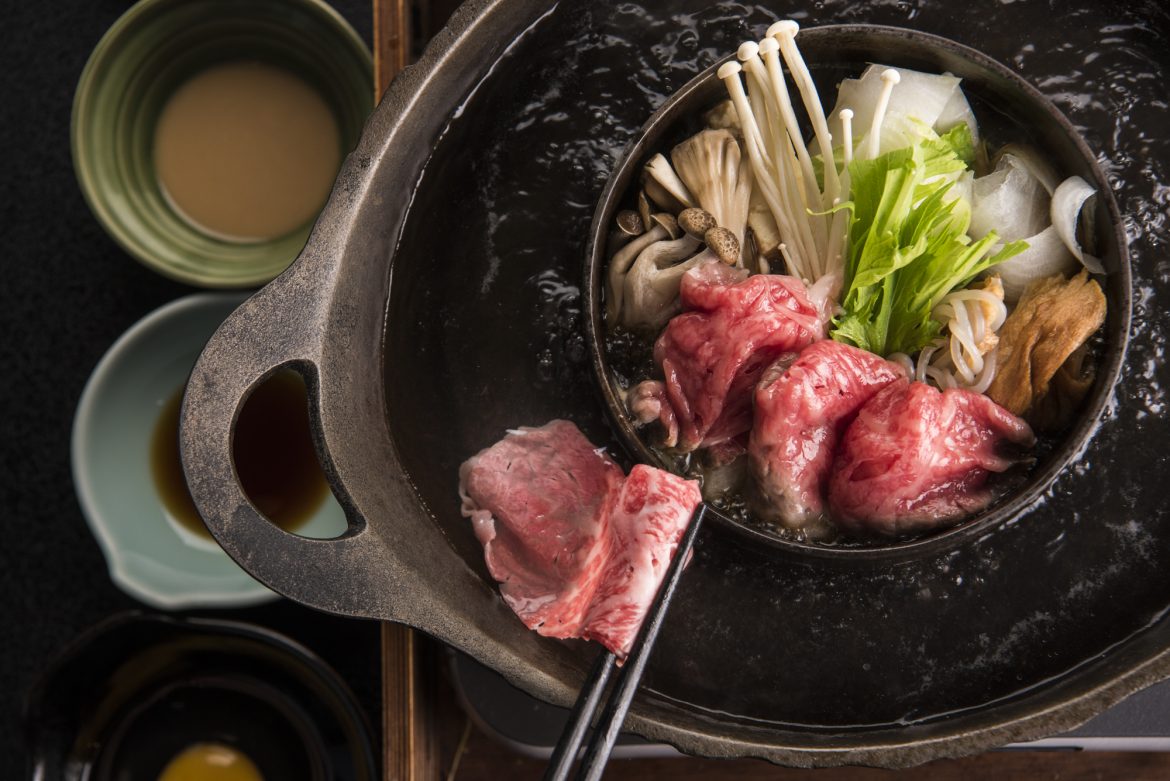 蔵王牛のすきしゃぶ鍋は必食の逸品