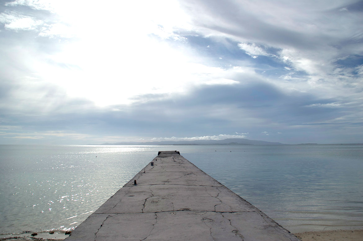 白い桟橋から見える空と海のコラボレーションにうっとり「西桟橋」