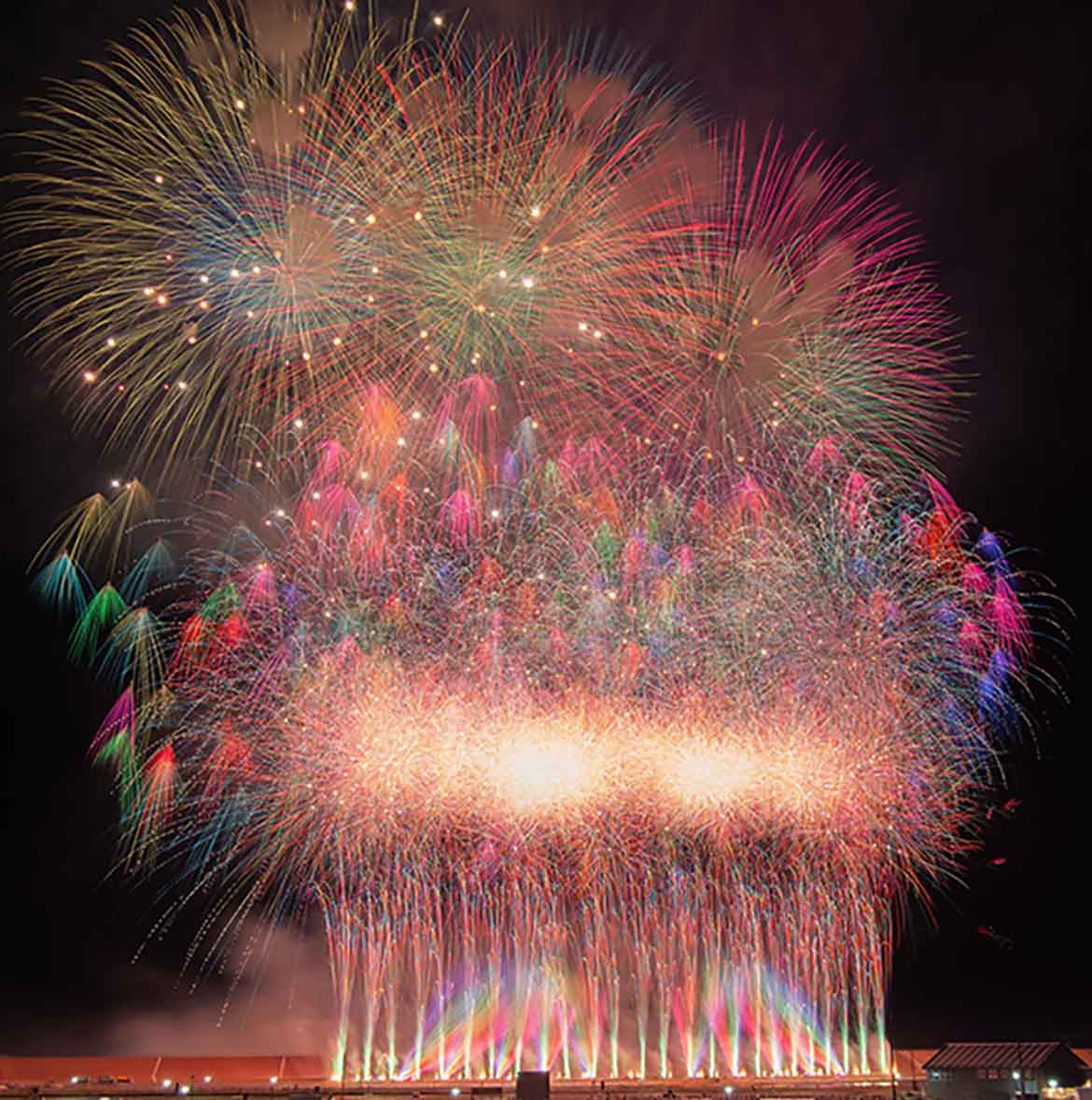 岡山県で花火大会を8/6 (土) 開催決定！10,000発以上の花火と音楽がサーキットの夜空を明るく照らす