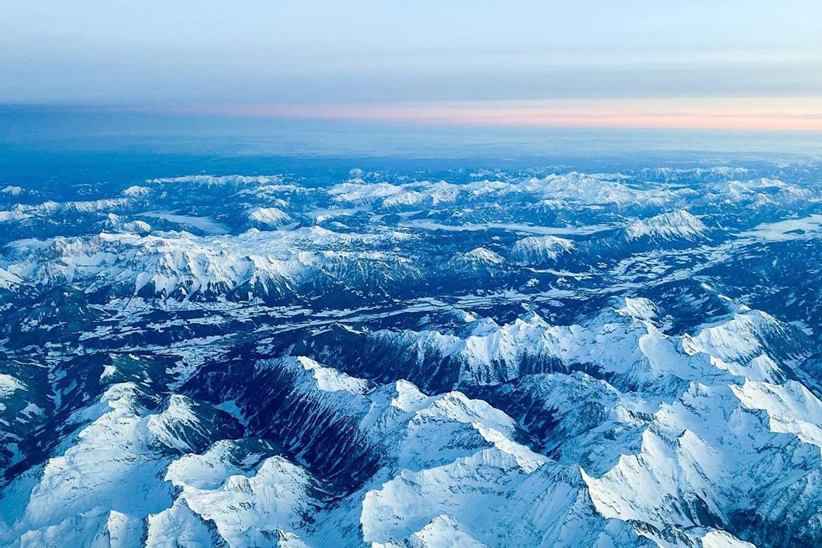 神の視座から眺める立山連峰の絶景。プライベートジェットで満喫する新たな「とやま旅」発売開始