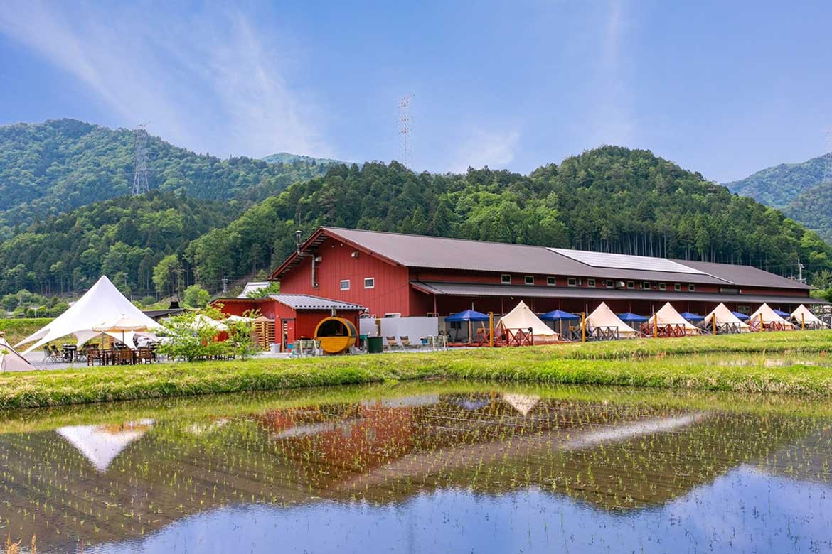 グランピング施設『かやグラ』、京都美山にオープン！飲食事業者が大自然×美食×グランピング×酒蔵で挑む