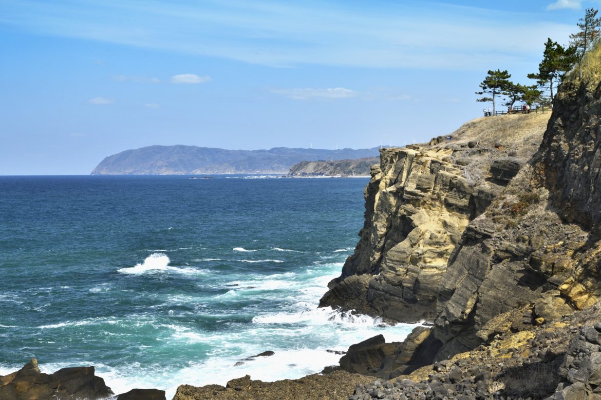 「ヤセの断崖」から日本海を一望