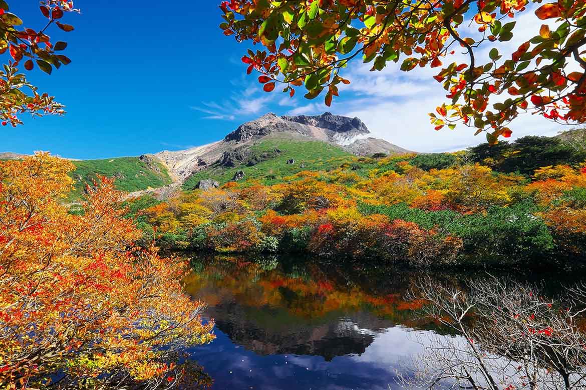 秋色に染まる日光国立公園を“手ぶらでトレッキング”。休暇村那須、日本百名山「茶臼岳」登山応援プラン