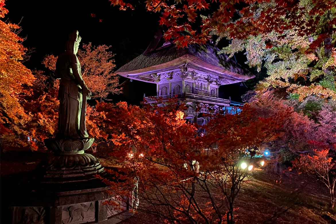 長野県大町市の紅葉スポット「霊松寺」、紅葉ライトアップを10/29～11/6に開催