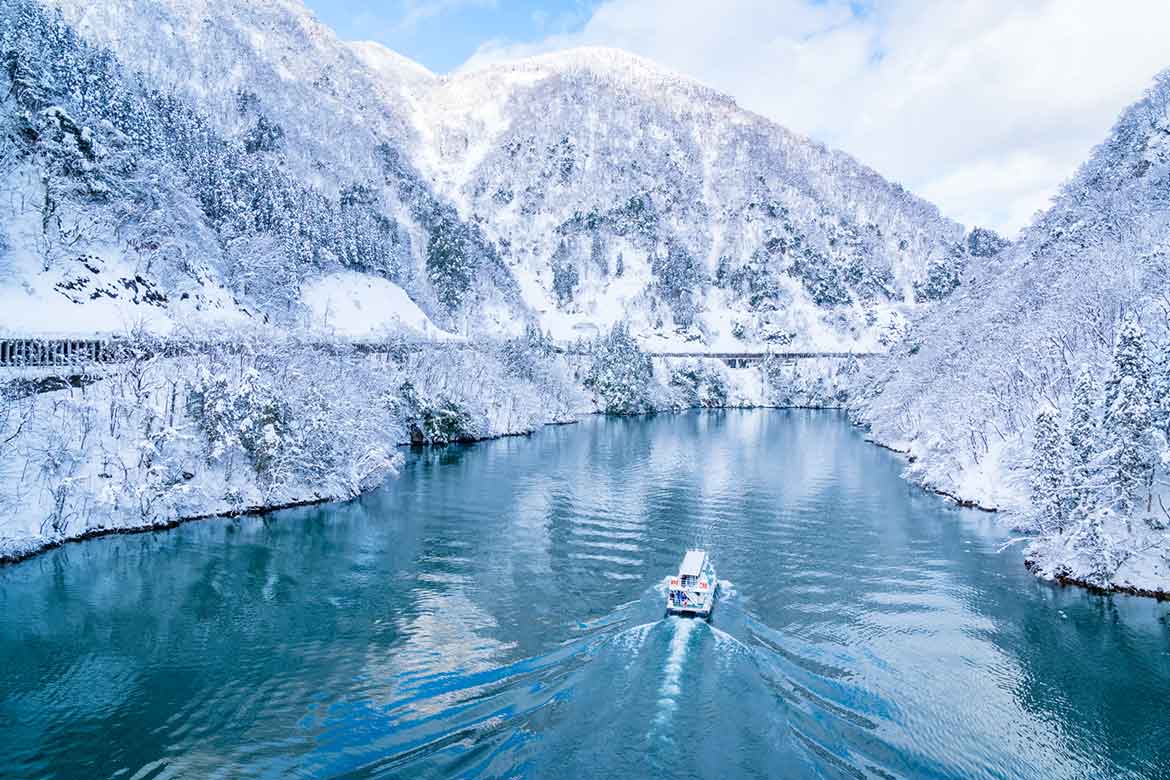 大自然が織りなす冬景色の一大パノラマ「庄川峡」