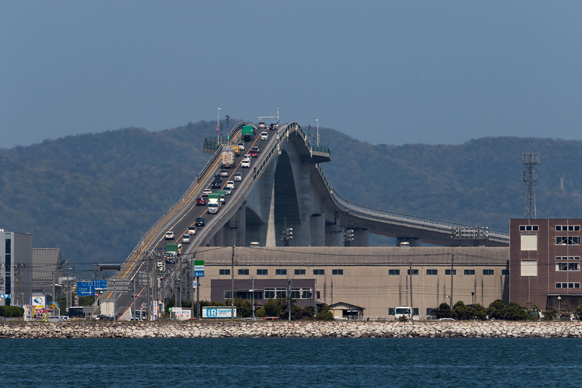 ドライブで体感する急勾配「江島大橋（ベタ踏み坂）」