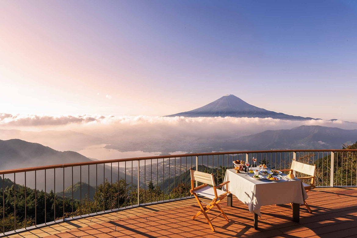 星のや富士、富士山の絶景を一望できる特等席で味わう「朝霧の富士絶景朝食」